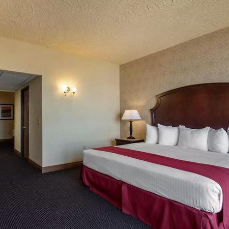 Shoreline Inn & Conference Center, Ascend Hotel Collection Маскигон Екстериор снимка