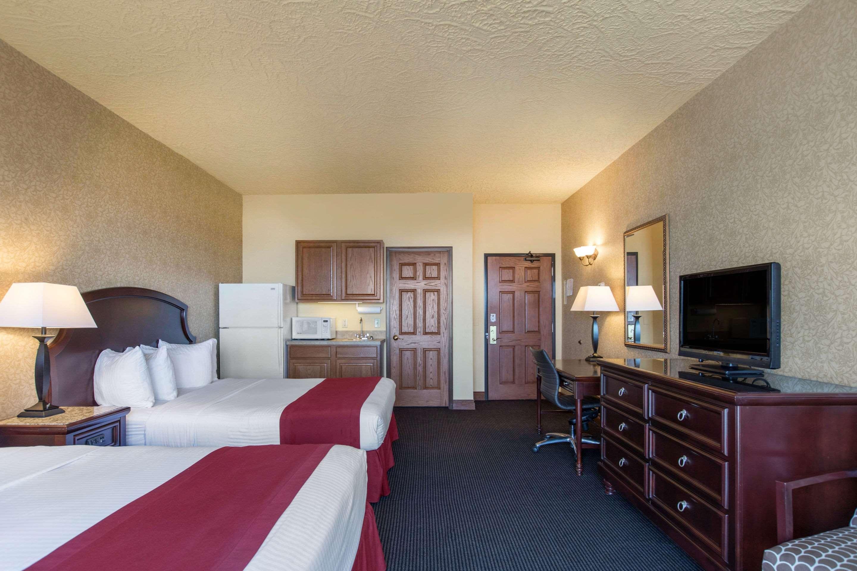 Shoreline Inn & Conference Center, Ascend Hotel Collection Маскигон Екстериор снимка