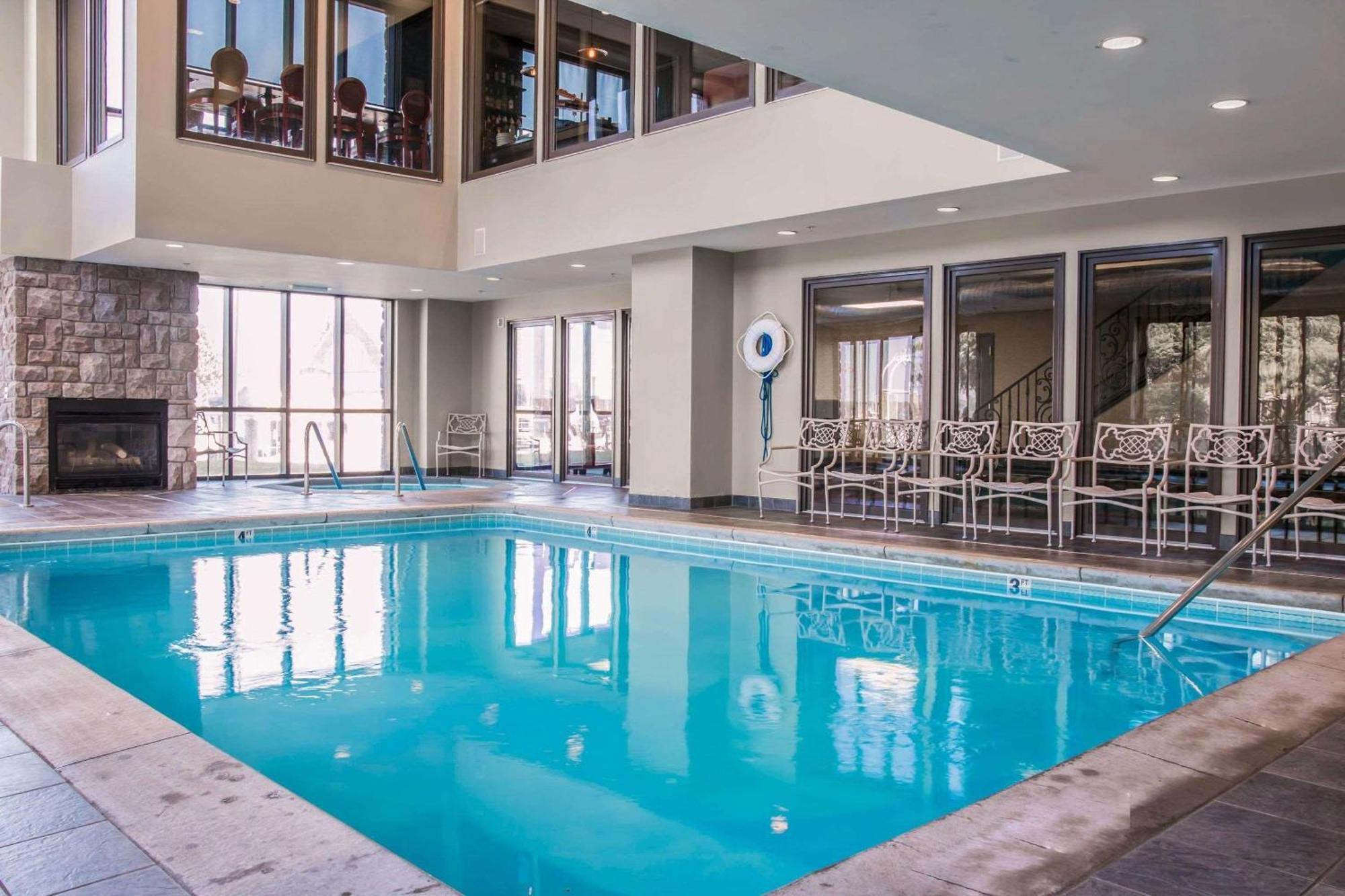 Shoreline Inn & Conference Center, Ascend Hotel Collection Маскигон Екстериор снимка
