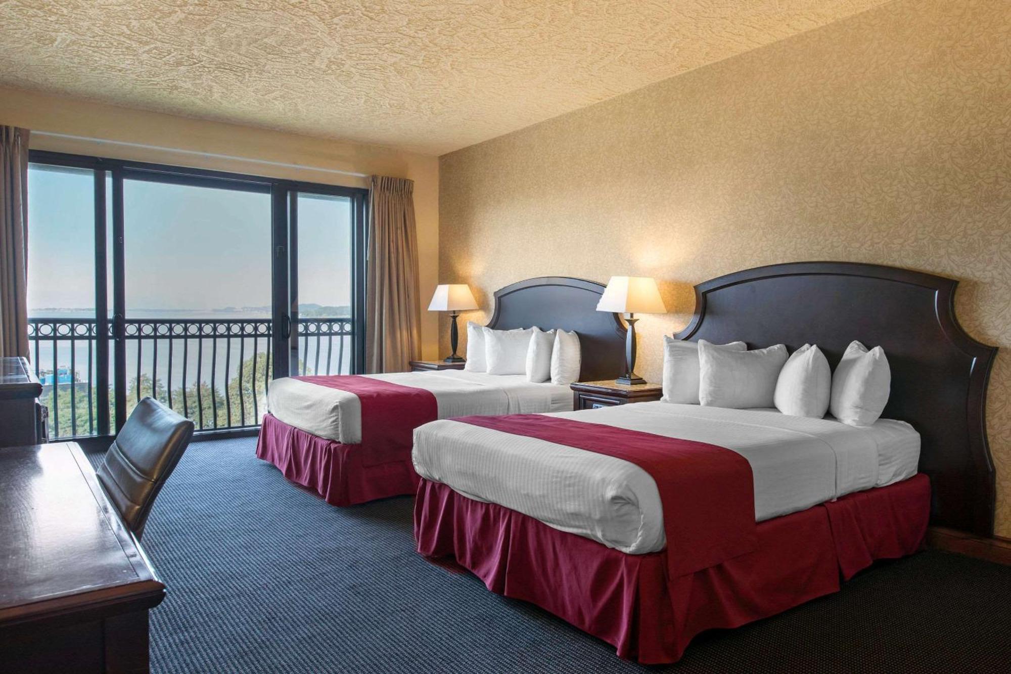 Shoreline Inn & Conference Center, Ascend Hotel Collection Маскигон Екстериор снимка