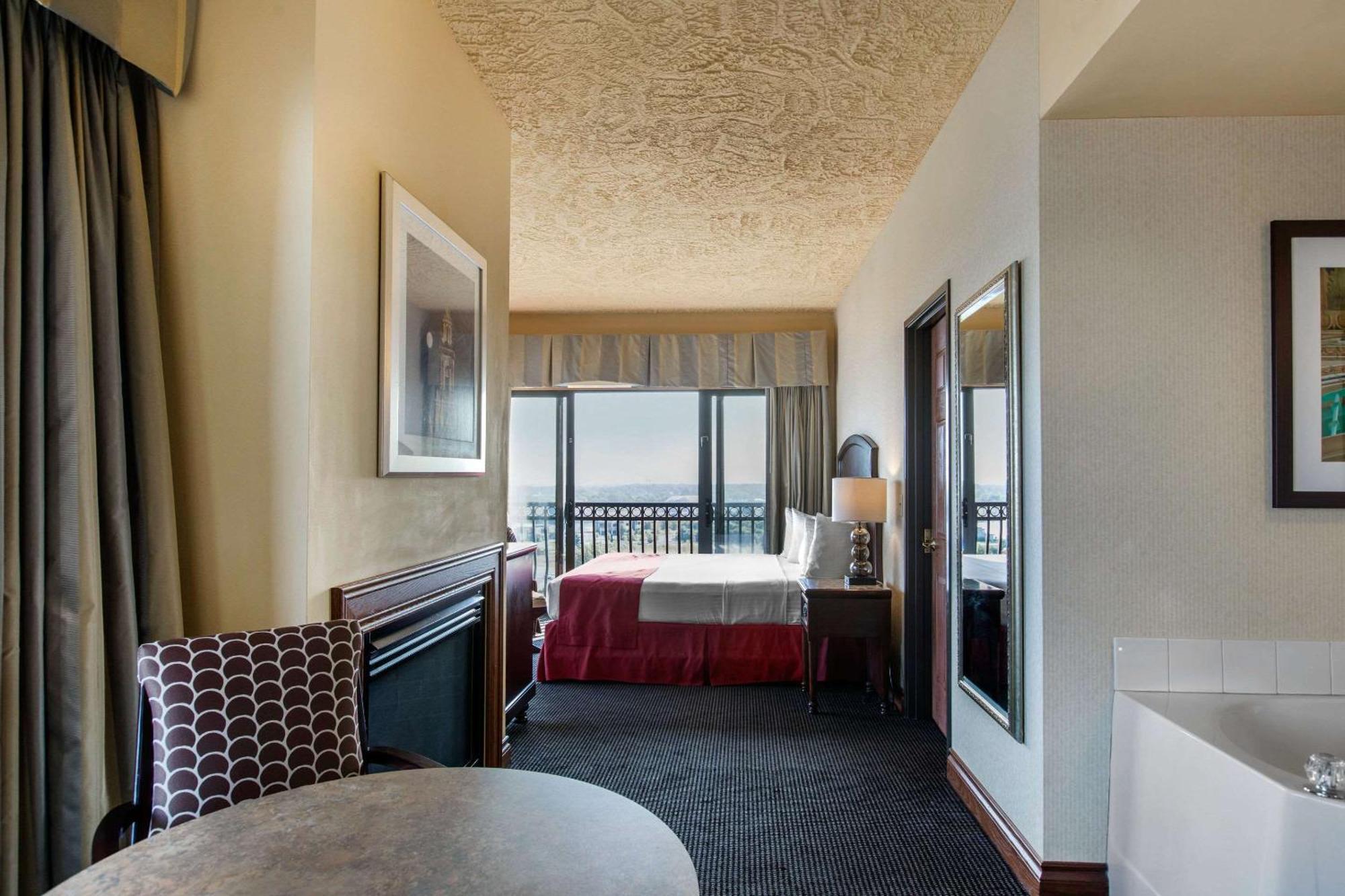 Shoreline Inn & Conference Center, Ascend Hotel Collection Маскигон Екстериор снимка