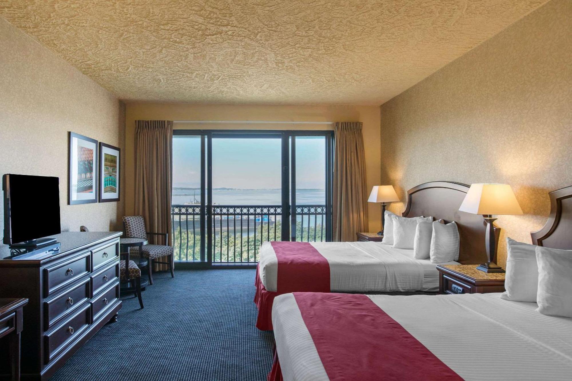 Shoreline Inn & Conference Center, Ascend Hotel Collection Маскигон Екстериор снимка