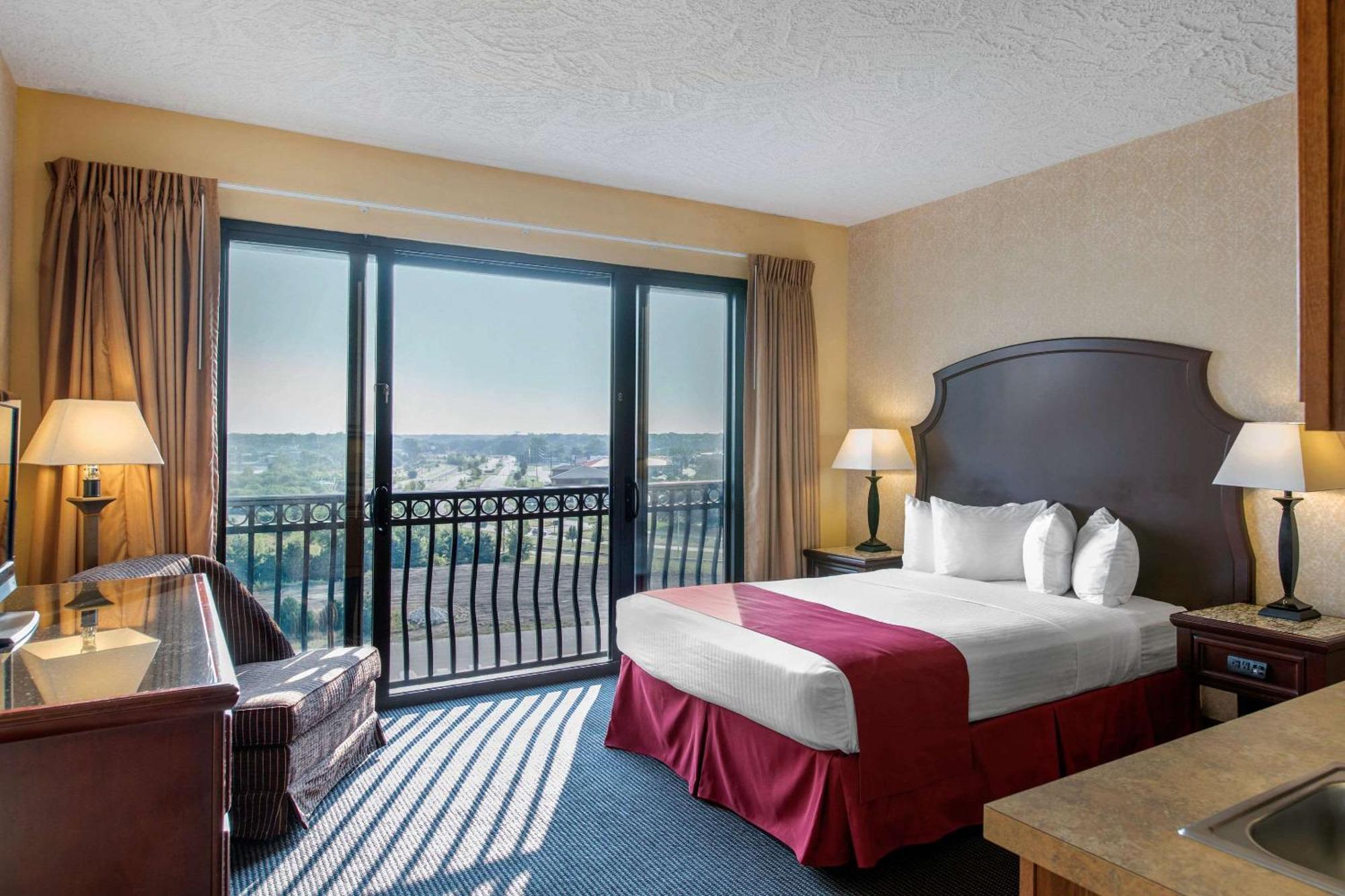 Shoreline Inn & Conference Center, Ascend Hotel Collection Маскигон Екстериор снимка