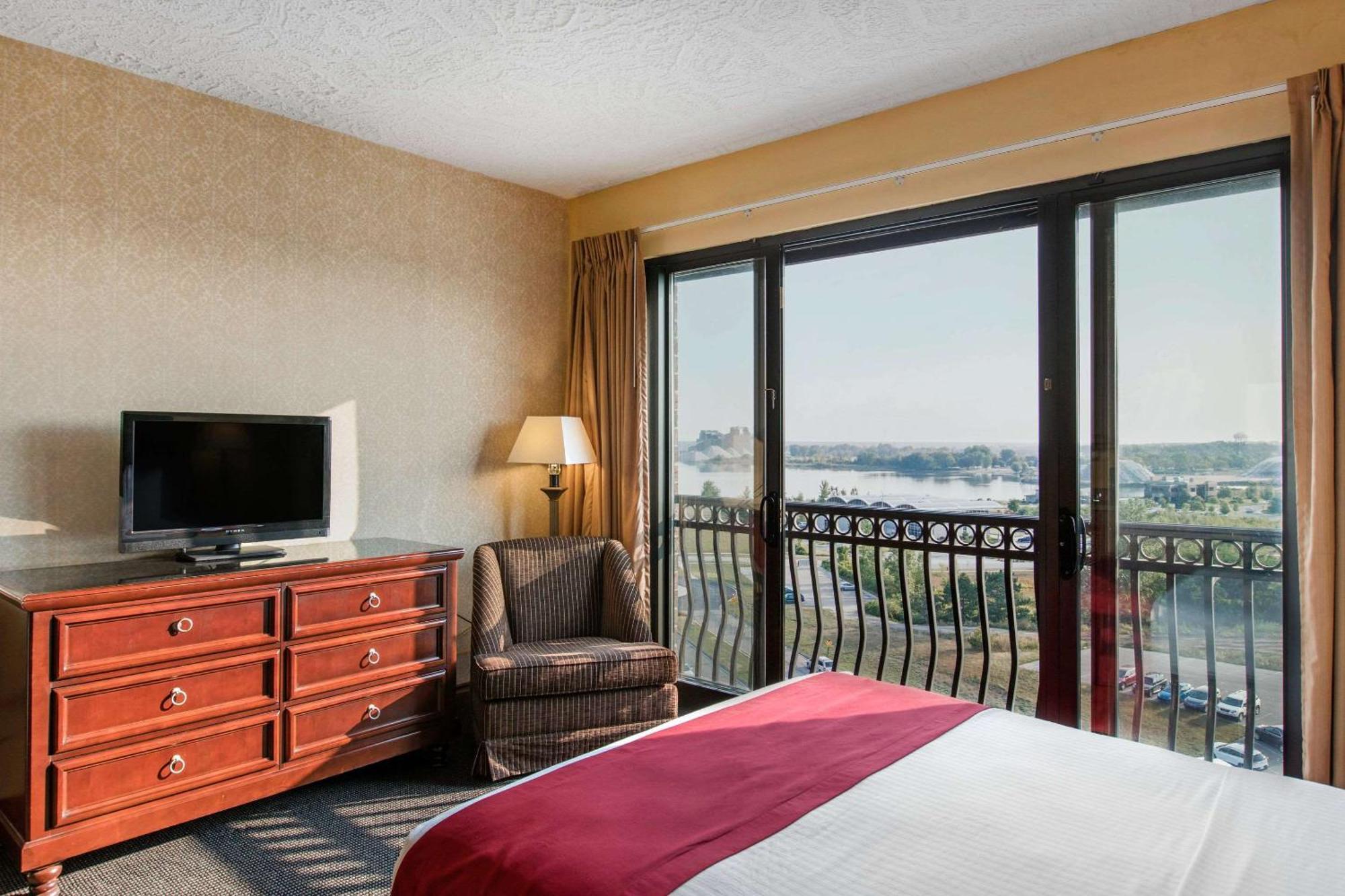 Shoreline Inn & Conference Center, Ascend Hotel Collection Маскигон Екстериор снимка