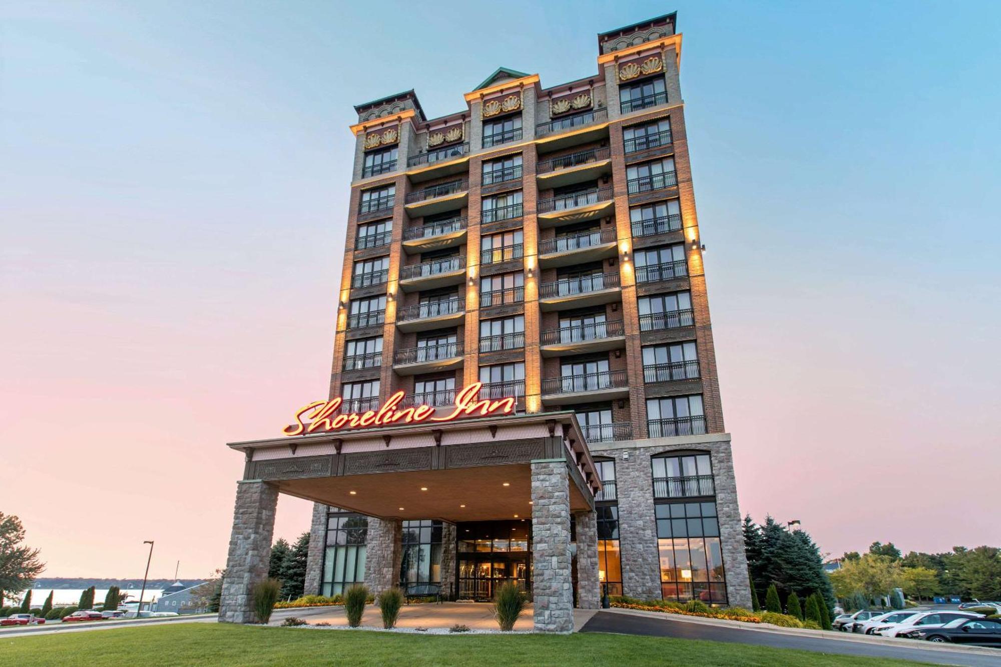 Shoreline Inn & Conference Center, Ascend Hotel Collection Маскигон Екстериор снимка