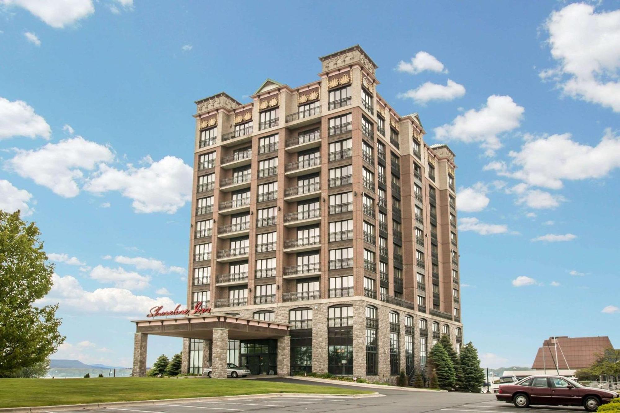 Shoreline Inn & Conference Center, Ascend Hotel Collection Маскигон Екстериор снимка