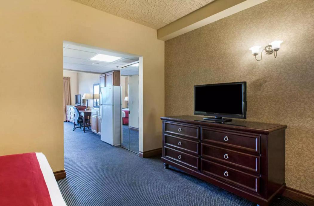 Shoreline Inn & Conference Center, Ascend Hotel Collection Маскигон Екстериор снимка