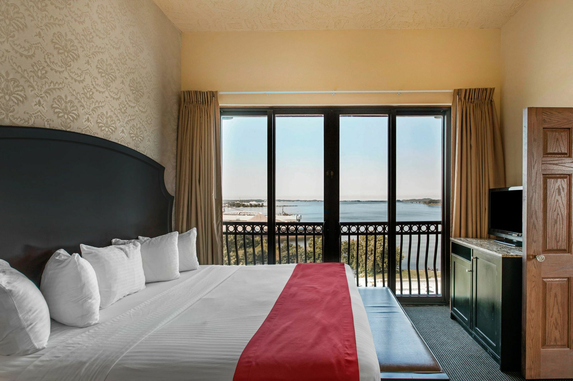 Shoreline Inn & Conference Center, Ascend Hotel Collection Маскигон Екстериор снимка